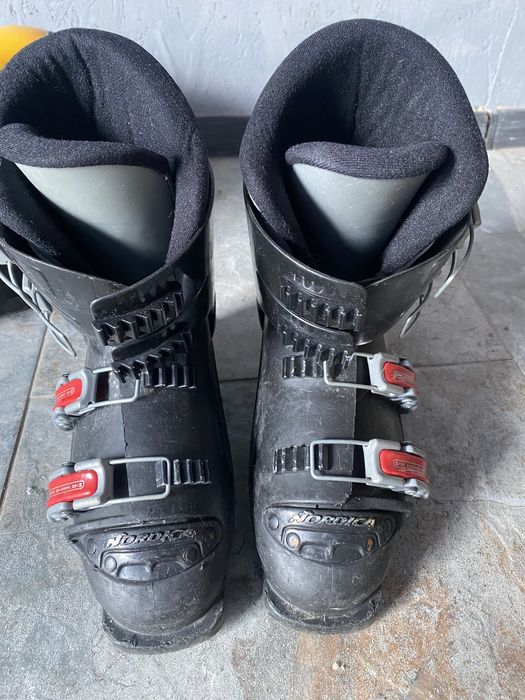 Детцкии боти для горных лиж