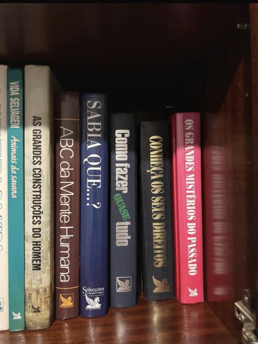 Livros variados de capa dura de Readers digest