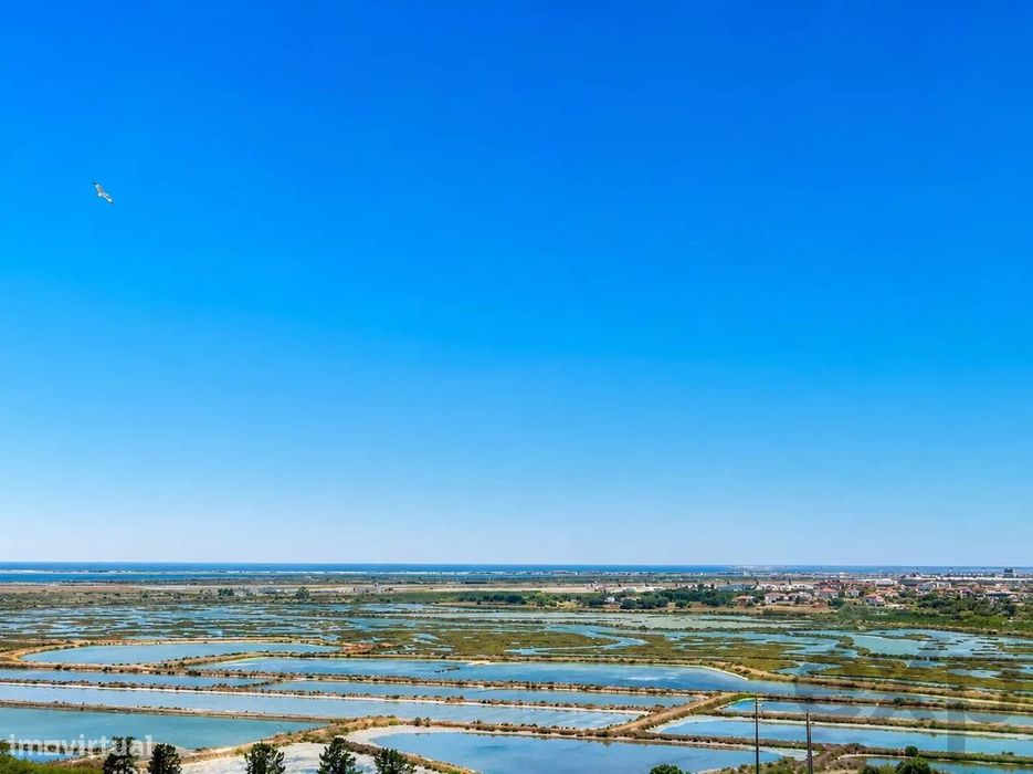 Elegante Apartamento T3 com Vista Desafogada sobre a Ria Formosa