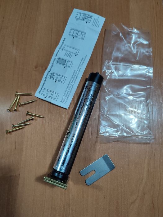 Дверний доводчик