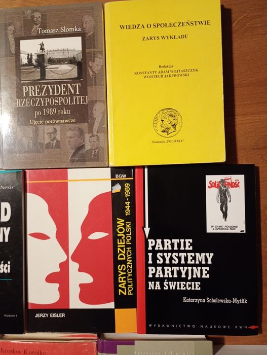 17 książek z dziedziny nauki o polityce
