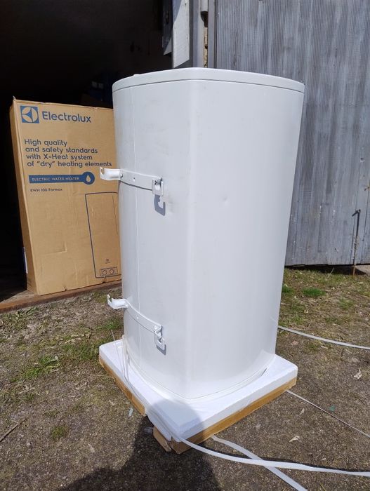 Продам бойлер Electrolux 100 л. 1000 гр.