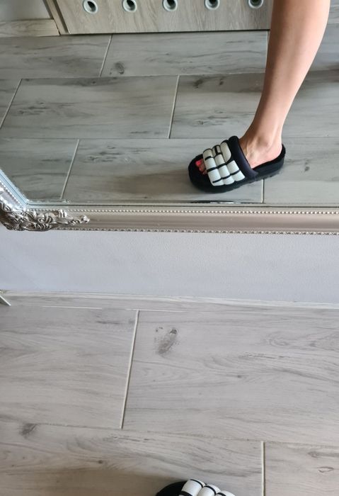 Klapki UGG z futerkiem