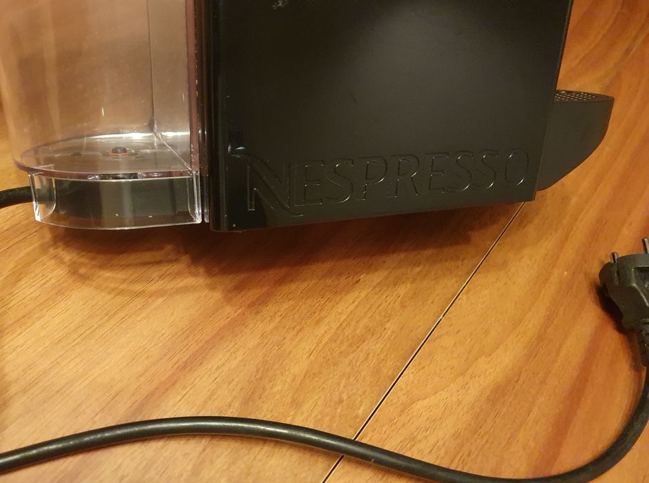 Máquina de Café Nespresso Inissia De'Longhi
