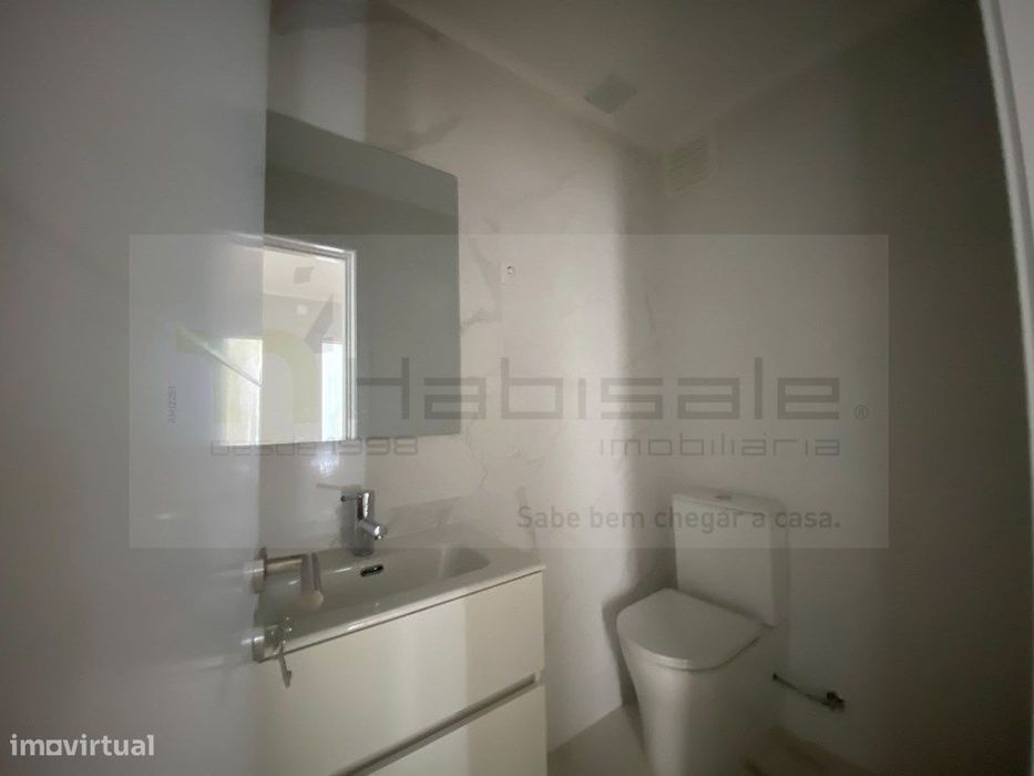 T3 Renovado com Suite | Excelente Localização | Amadora