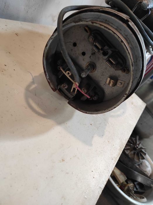 Продам зарядное устройство,