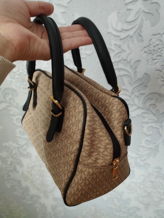 Продам сумочку від Michael kors