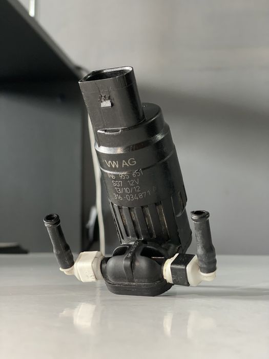 Насос стеклоомывателя ,моторчик омивача,омивателя,шкода фабія ,fabia