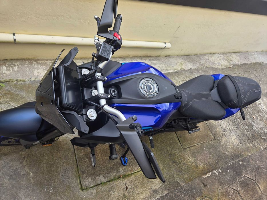 Yamaha MT-07 Y-AMT (Aut.) 10/2025 – Full Extras Originais + 2 Capacetes SHOEI – São Miguel