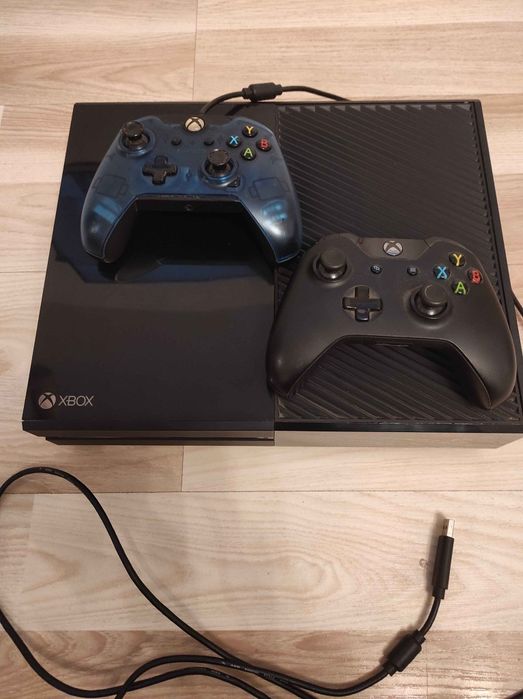 Konsola Xbox One 500GB + pady