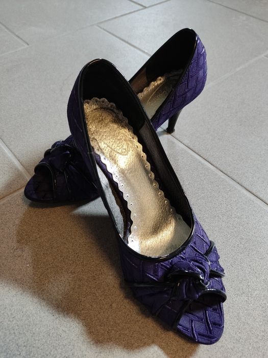 Buty na obcasie z odkrytymi palcami