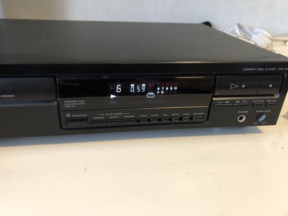 odtwarzacz płyt kompaktowych sony CDP 297
