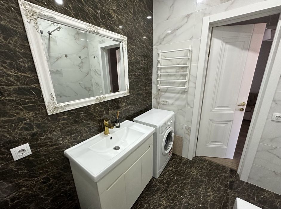 Продам велику 1кімнатну квартиру біля Центрального Парку