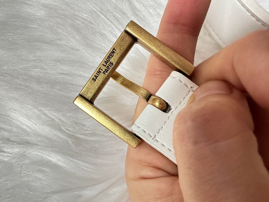 Cinto Branco com fivela e letras em dourado (120cm)