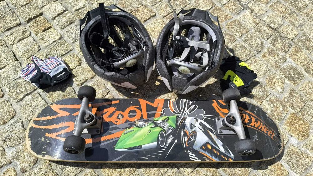 Skate Hot Wheels + 2 capacetes ajustáveis + 2 pares de luvas