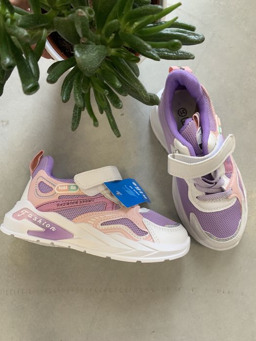 Buty dziewczęce sportowe