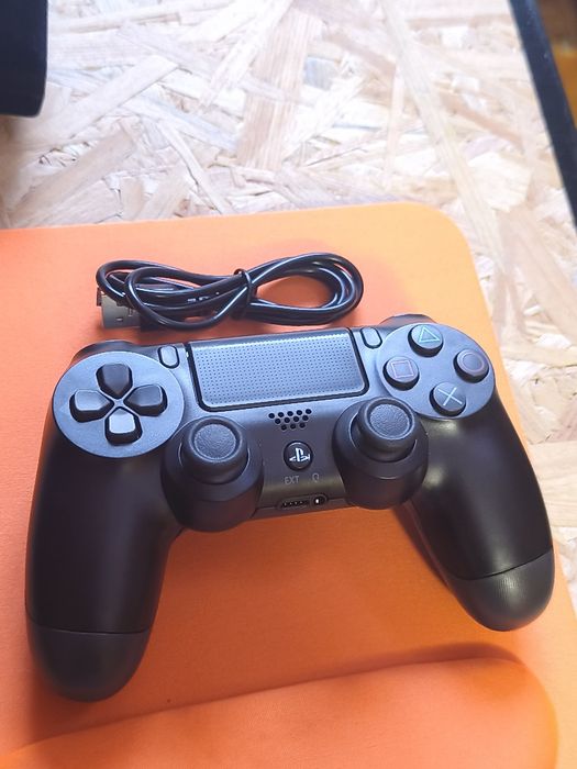 Comando Ps4  V2 em perfeito Estado . Preto