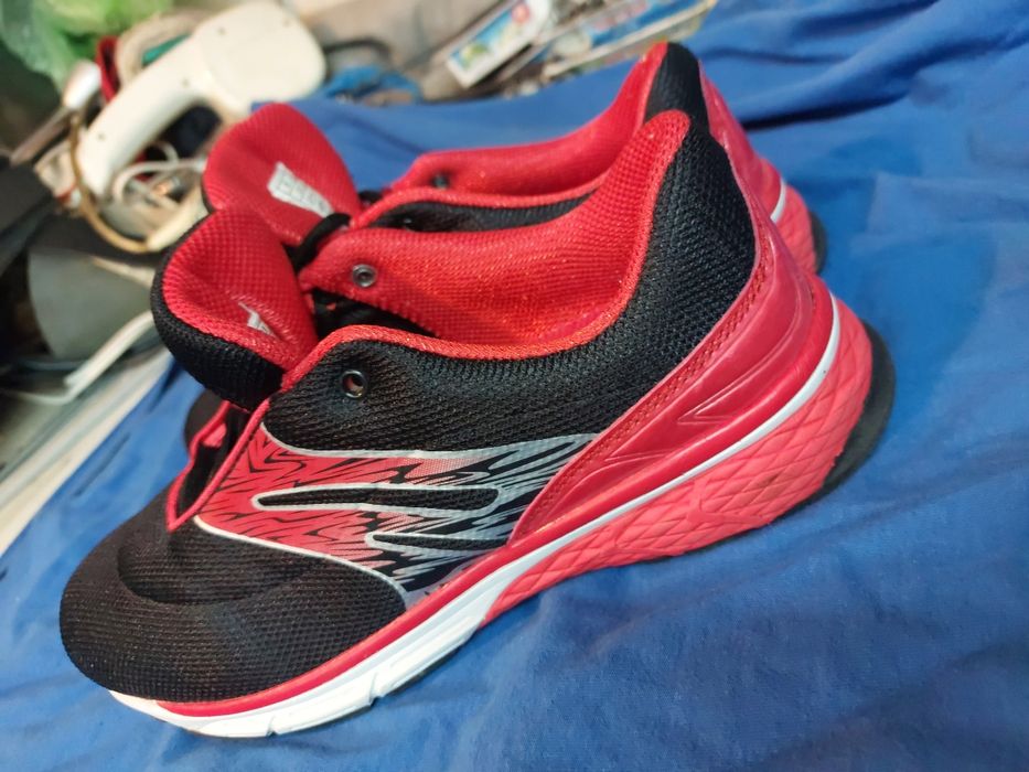 Buty młodzieżowe 37.