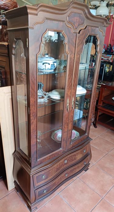 Móvel vitrine em excelente estado
