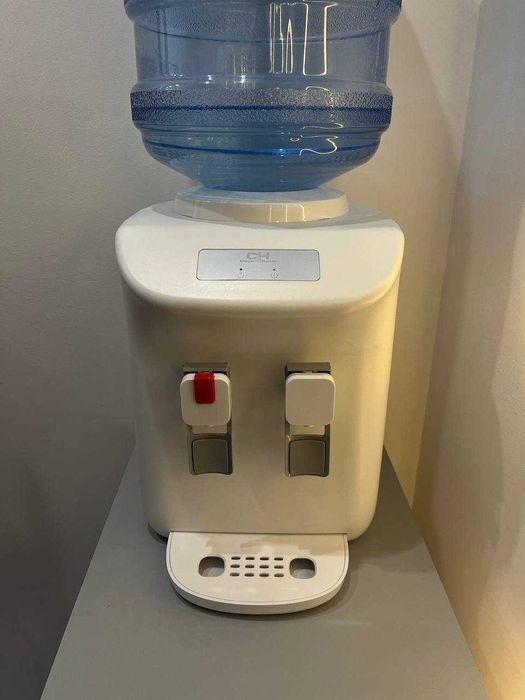 Кулер для води з функцією підігріву (95 градусів). Вживаний, але стан чудовий