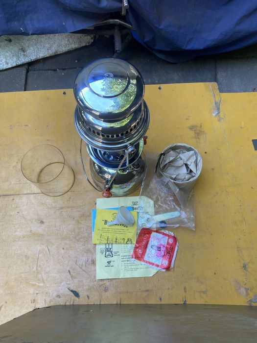 Қалың мүшесі бар әдемі транссексуал