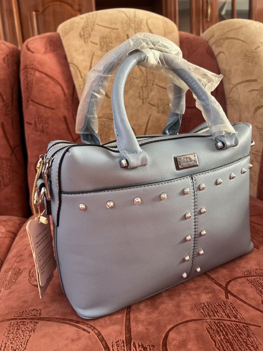 Сумочка ,нова ,вмістка є ще довгий ремінець