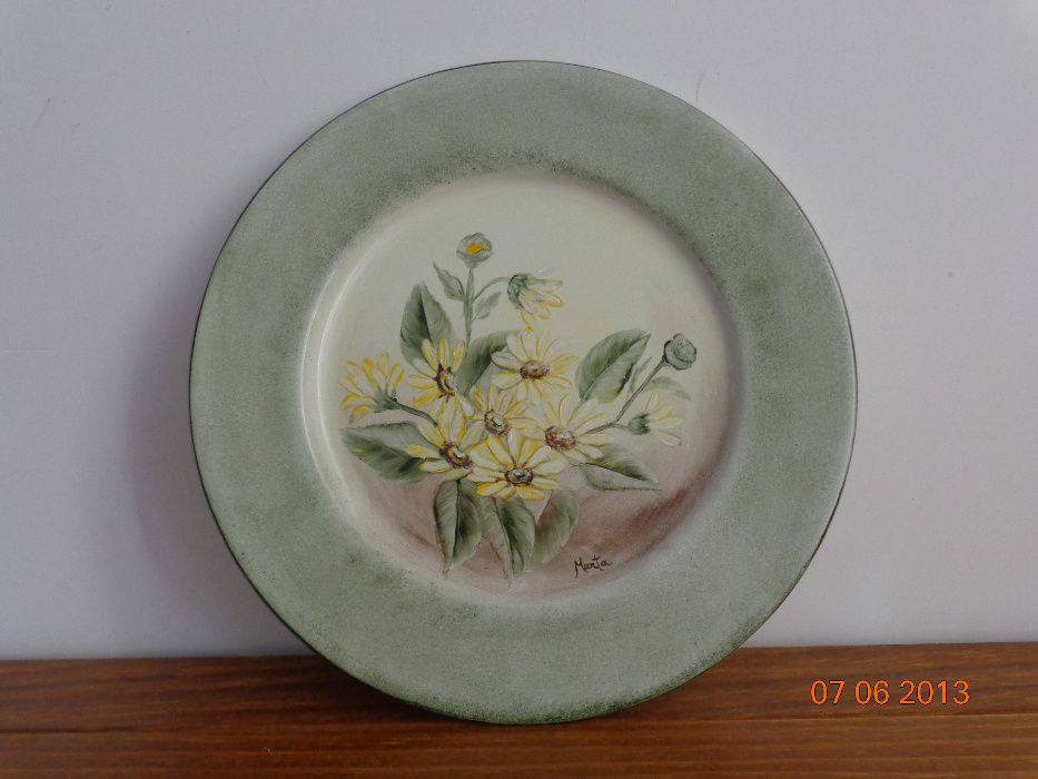 Pratos em porcelana, pintada à mão