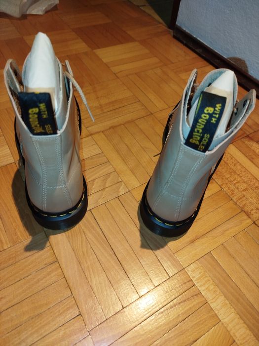 Nowe buty Dr. Martens 45 — beżowe, skóra naturalna, komplet