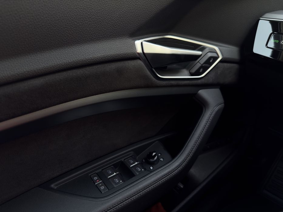 Audi E-tron  55  95Kwt 408 к.с Європа!!