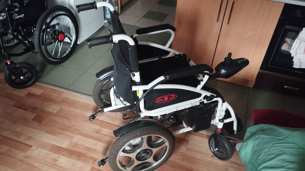 Wózek inwalidzki elektryczny
