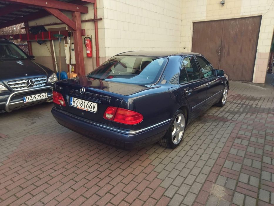 Mercedes E200 W210  stan idealny
