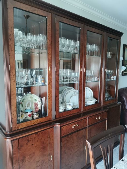 Sala de jantar em cerejeira