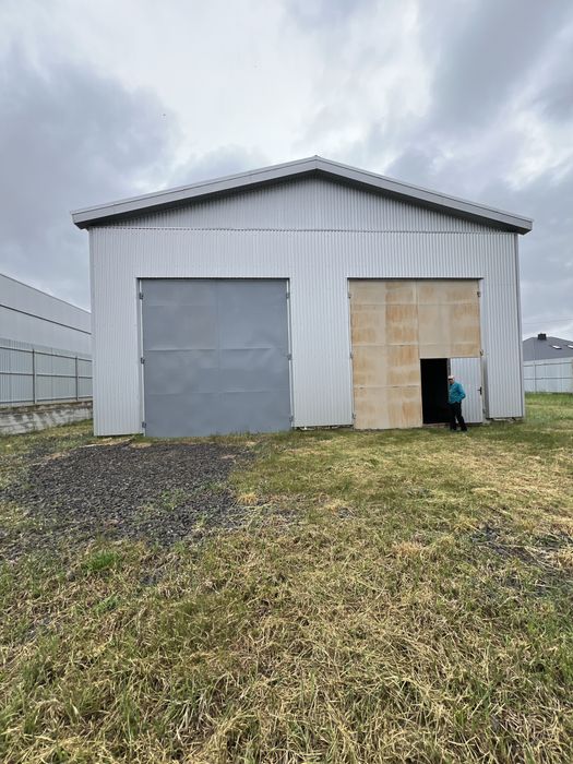 Продаж комерційних приміщень з ділянкою 80 сотих