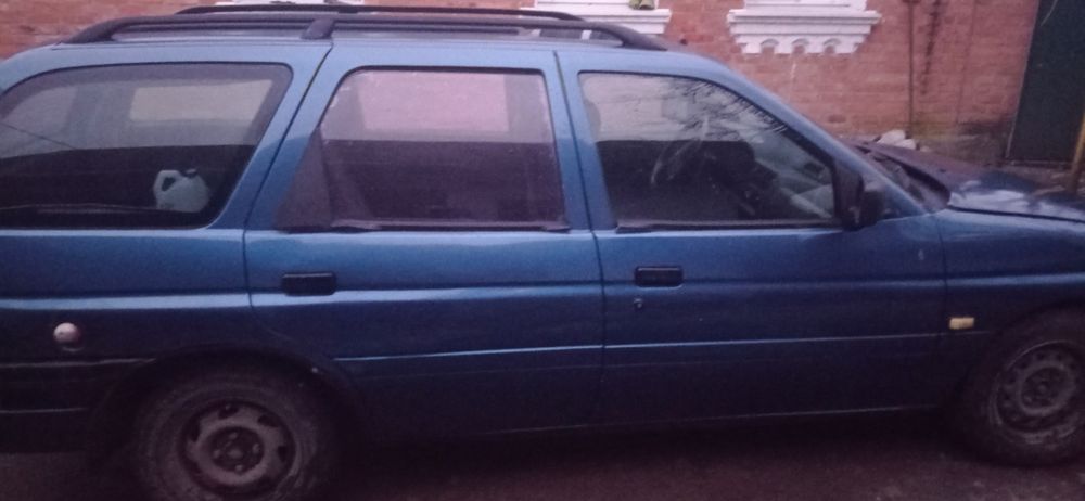 Форд Ескорд універсал