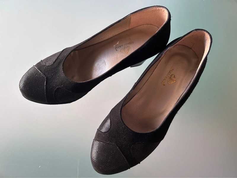 Sapato preto camurça 35