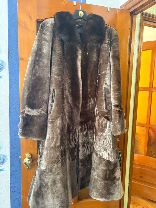 Мутонова шуба з норкою