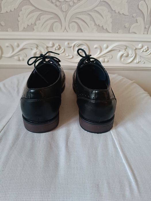 Czarne eleganckie pantofle męskie r. 39 Taylor & Wright