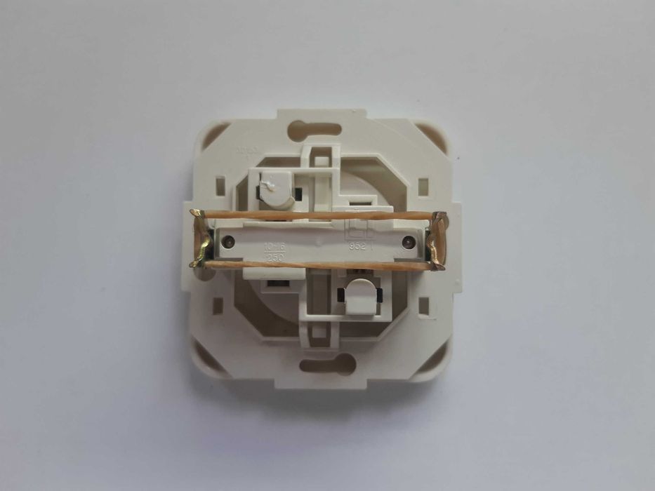 Tomadas Monofásicas (sem terra) anos 90 - Ler anuncio