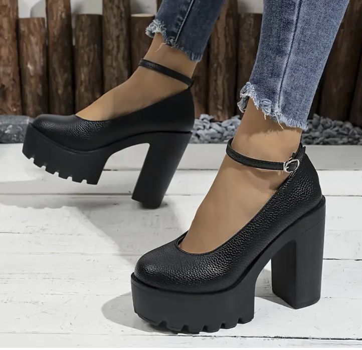 Туфлі жіночі чорні шкіряні на каблуку з танкеткою розмір 41