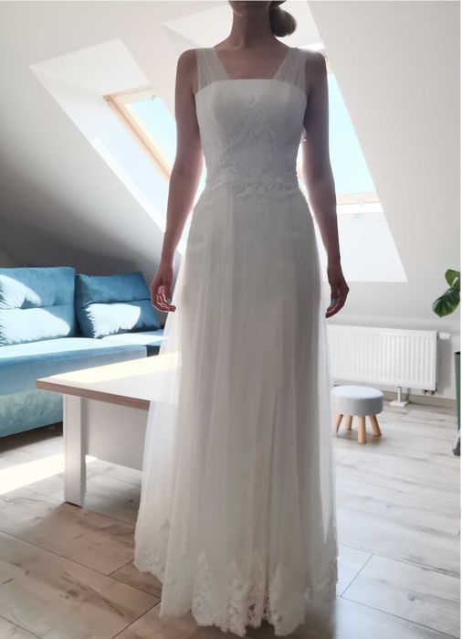 Suknia ślubna 36 śmietankowa delikatna z gipiurą i długim welonem