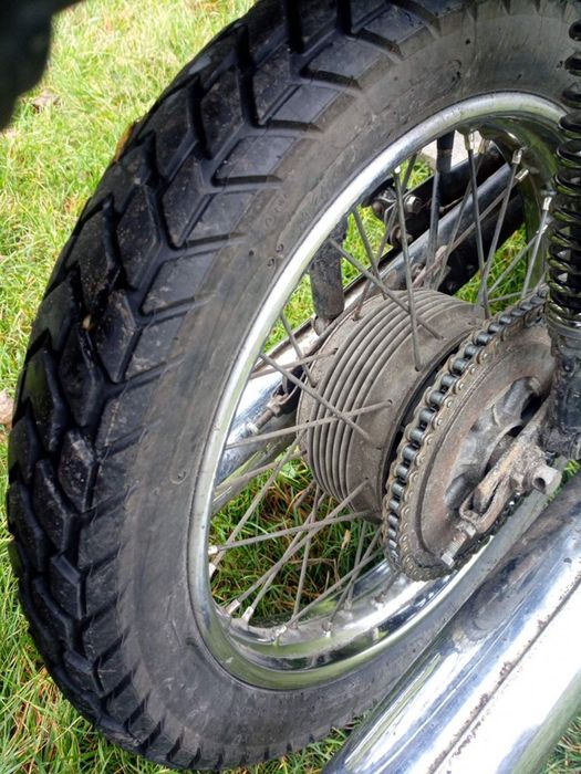 Колесо в збори ява R 18 обліцовка двигун в роботі запчастини любі