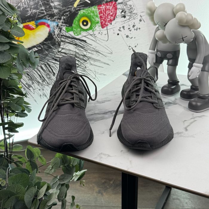 Кросівки Adidas Ultraboost 44.5 розмір E125