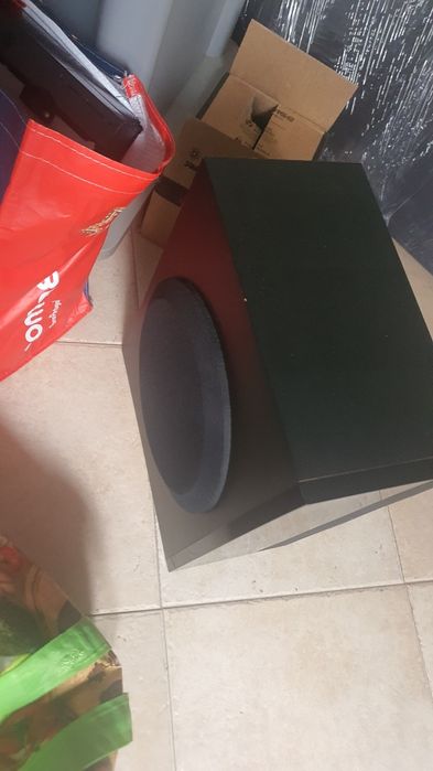 Vários subwoofer em ótimas condições e colunas também.