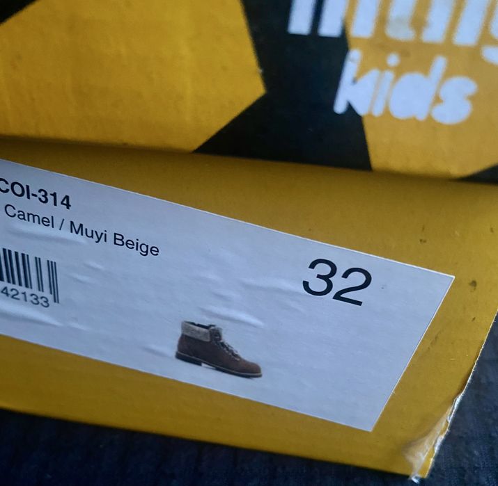 Botas para criança com ilhós- Nunca usadas