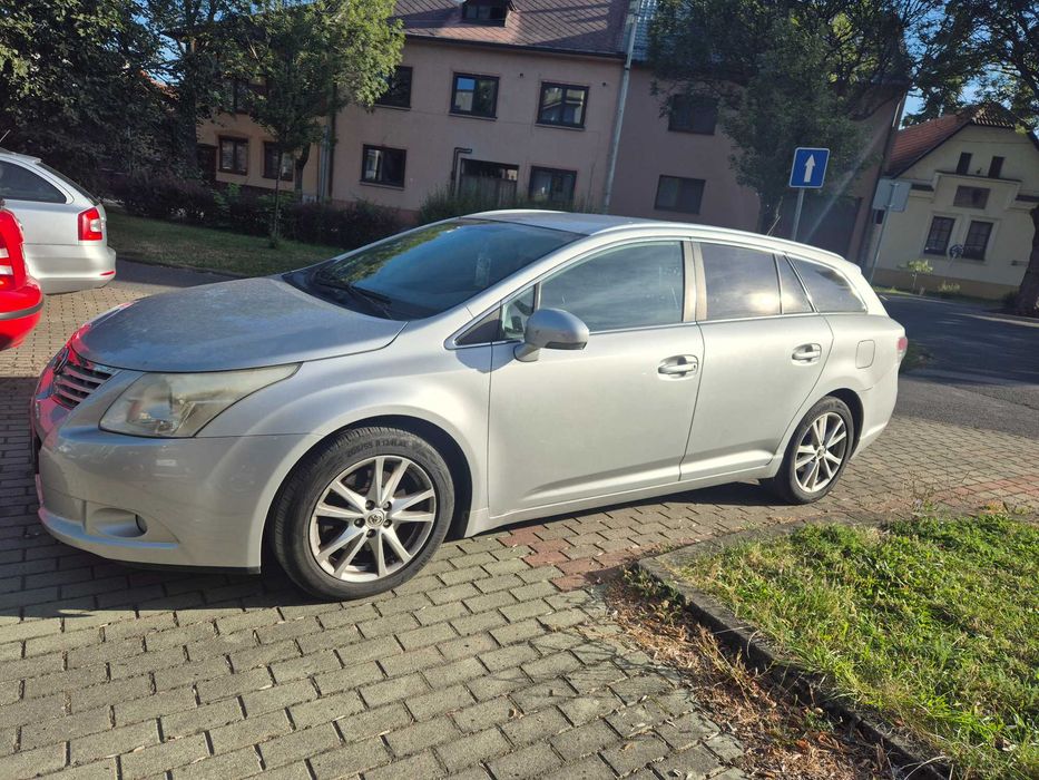 Автомобіль Toyota avensis