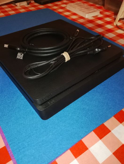 PS4 slim 500gb + FIFA... Obs: comando não incluído