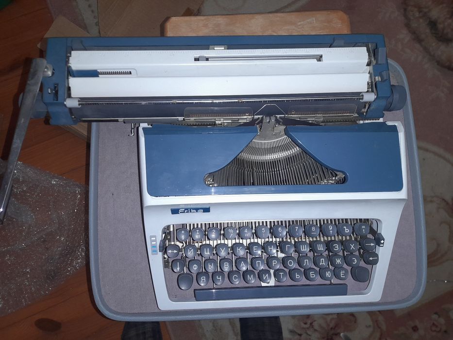 Друкарська вінтажна машинка "Еріка"