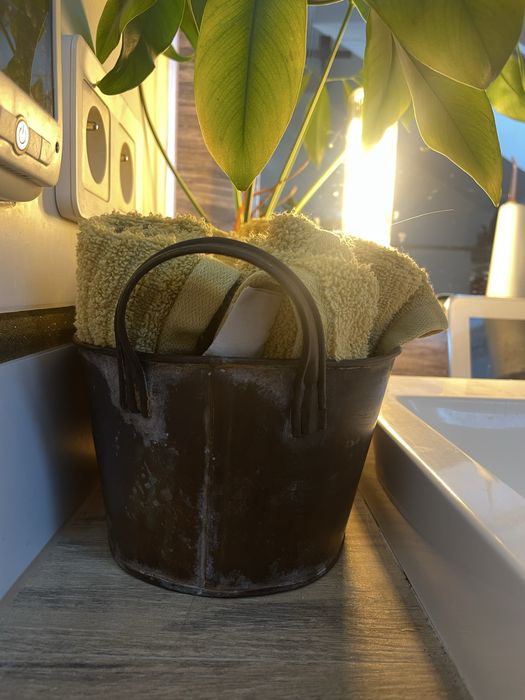 Rustykalny pojemnik metalowy / doniczka / koszyk na drobiazgi