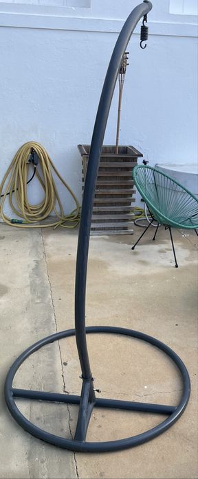 Cadeira suspença em vime sintetico com suporte e almofada