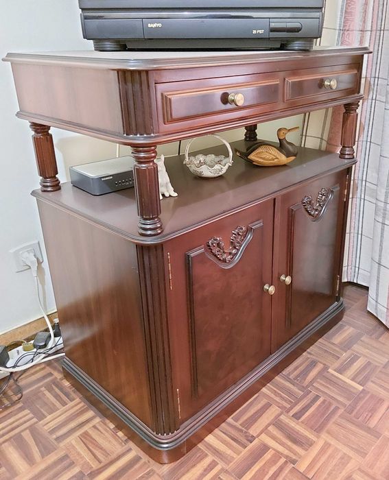 Móvel TV ou de apoio com bar